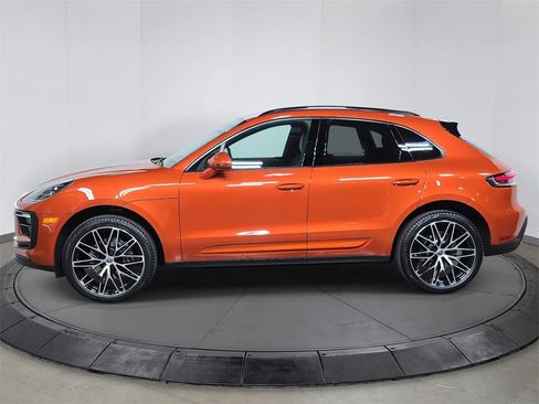 Certified 2025 Porsche Macan image 2