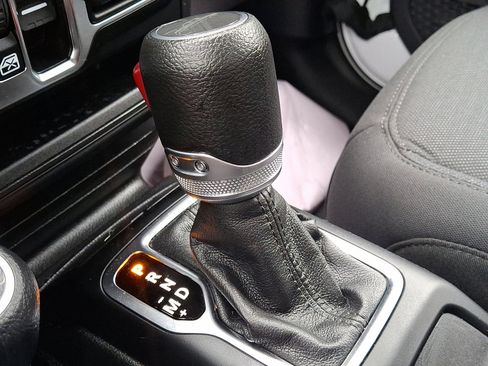 Certified 2022 Jeep Gladiator Willys image 30