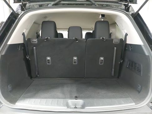 Certified 2025 Nissan Pathfinder S AWD/4WD image 12