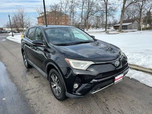 Used 2018 Toyota RAV4 XLE image 10