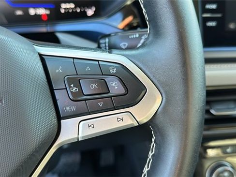 Used 2024 Volkswagen Taos SE w/ Panoramic Sunroof Package image 13