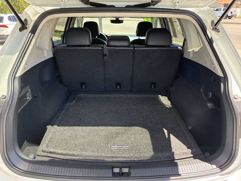 Used 2021 Volkswagen Tiguan SE w/ Panoramic Sunroof Package AWD/4WD image 11