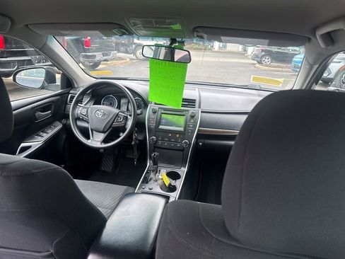 Used 2017 Toyota Camry XLE image 19