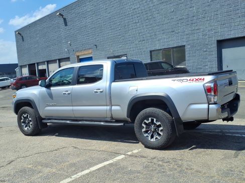 Used 2023 Toyota Tacoma TRD Off-Road w/ TRD Premium Off Road Package AWD/4WD image 4