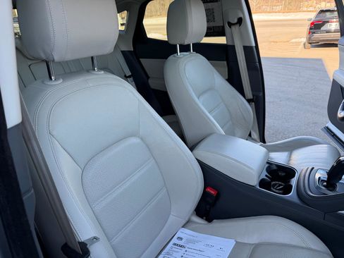 Used 2020 Jaguar E-PACE image 36