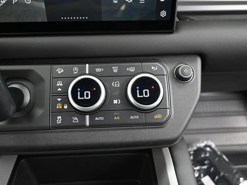 Used 2025 Land Rover Defender 110 V8 AWD/4WD image 29