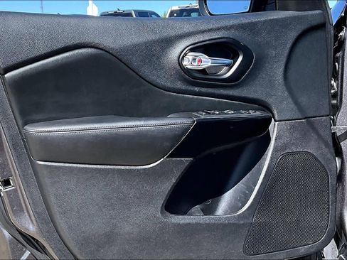 Used 2021 Jeep Cherokee Latitude Plus image 20