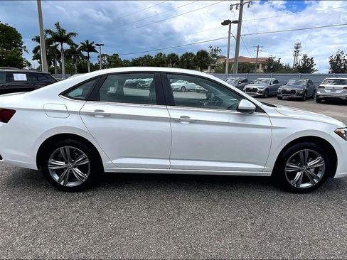Certified 2023 Volkswagen Jetta SE FWD image 4