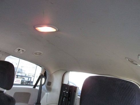 Used 2013 Dodge Grand Caravan SXT FWD image 19