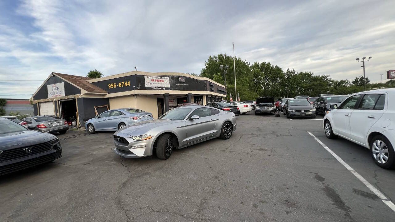 Used 2021 Ford Mustang Premium RWD image 6