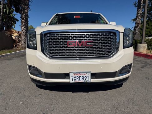 Used 2015 GMC Yukon Denali w/ Touring Package AWD/4WD image 4