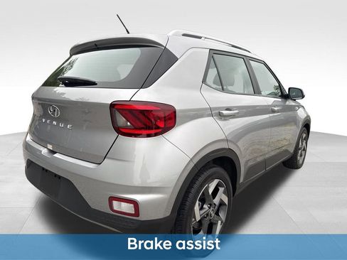 Used 2025 Hyundai Venue SEL FWD image 9