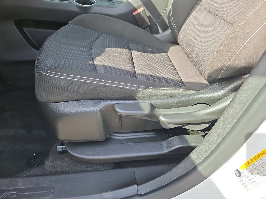 Used 2024 GMC Terrain SLE AWD/4WD image 19