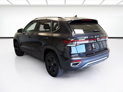 Used 2025 Volkswagen Taos SE w/ Black Wheel Package FWD image 6