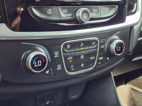 Used 2019 Chevrolet Traverse LT FWD image 14