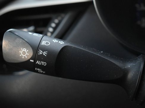 Used 2019 Toyota C-HR Limited FWD image 20