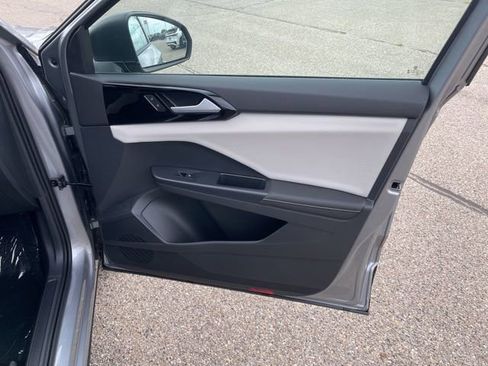 New 2025 Volkswagen Taos S image 15