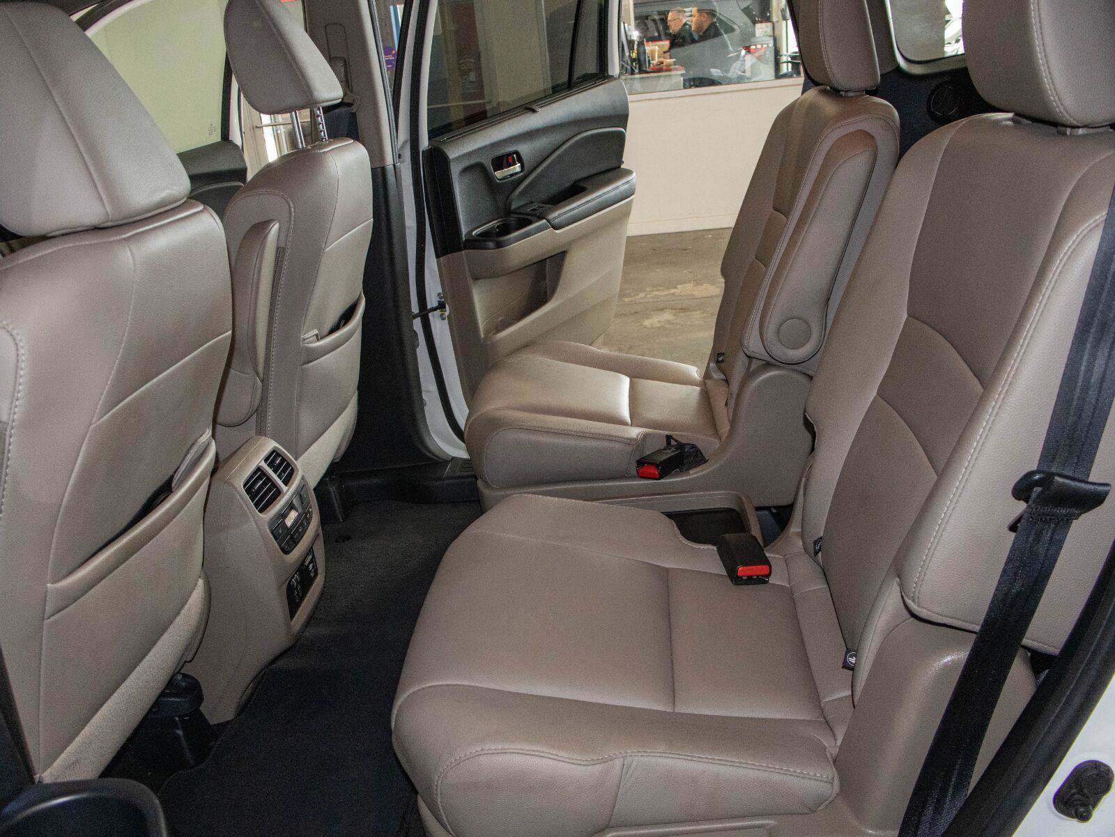 Used 2022 Honda Pilot Touring image 16