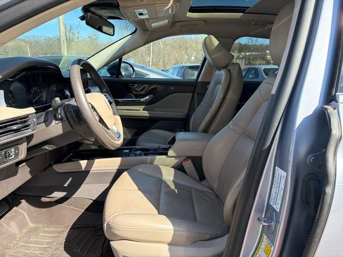 Used 2022 Lincoln Corsair Standard AWD w/ Premium Package image 18