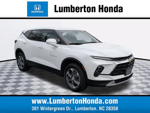 Used 2025 Chevrolet Blazer LT FWD image 1