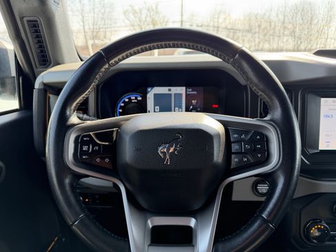 Used 2023 Ford Bronco Badlands image 11