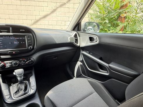 Used 2023 Kia Soul LX w/ Option Group 015 FWD image 33