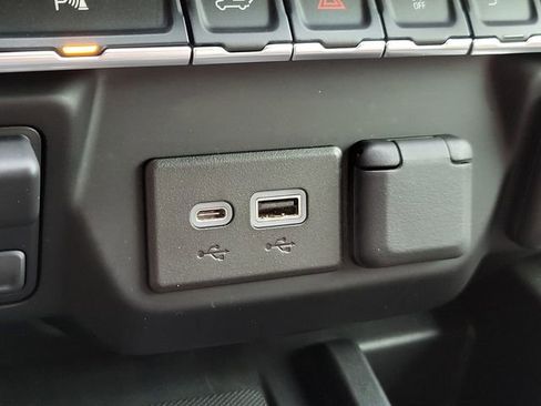 Used 2022 Chevrolet Silverado 1500 High Country w/ Z71 Off-Road Package image 34