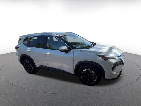 Used 2025 Nissan Rogue SV AWD/4WD image 2