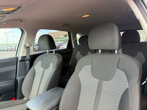 Used 2023 Kia Sorento LX FWD image 21