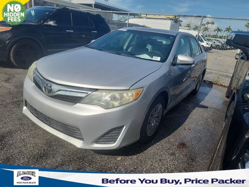 Used 2014 Toyota Camry LE FWD image 1