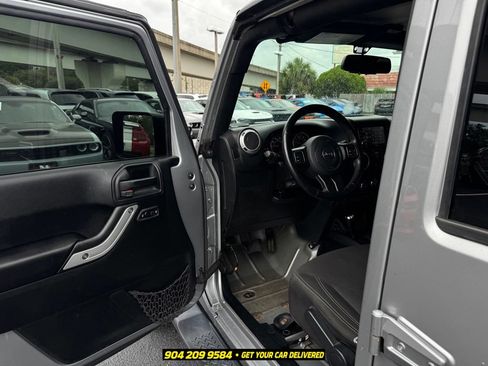 Used 2018 Jeep Wrangler Unlimited Sahara AWD/4WD image 21