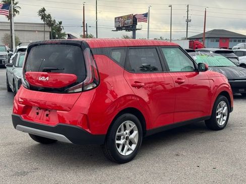 Certified 2025 Kia Soul LX image 5