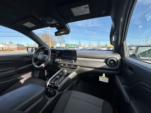 Used 2025 Chevrolet Colorado Trail Boss image 30