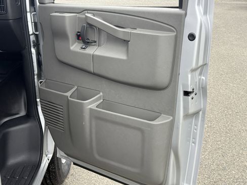 New 2026 Chevrolet Express 2500 RWD image 18