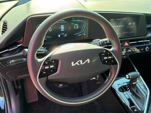 Used 2025 Kia Niro LX FWD image 22