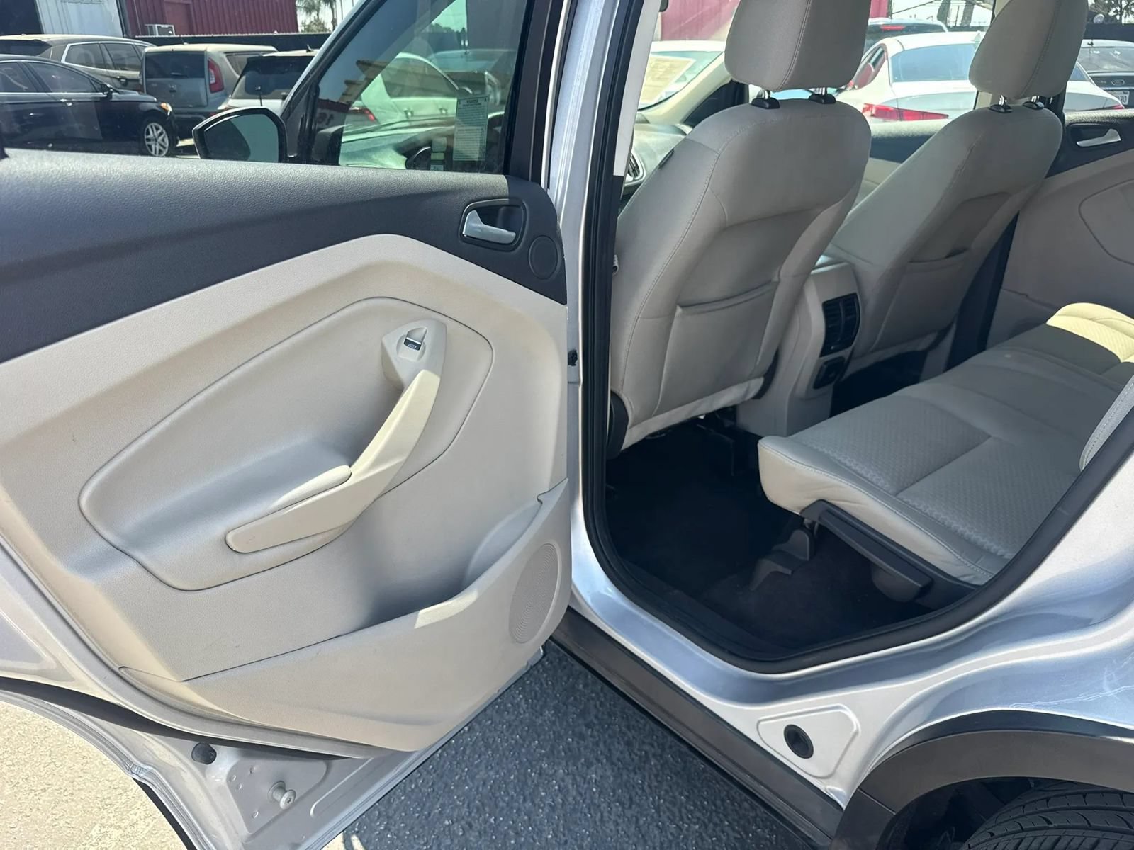 Used 2017 Ford Escape SE w/ Equipment Group 201A FWD image 21