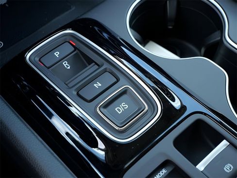 Certified 2025 Honda Pilot Touring image 27