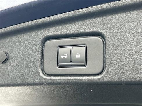 Used 2025 Nissan Pathfinder SL image 13