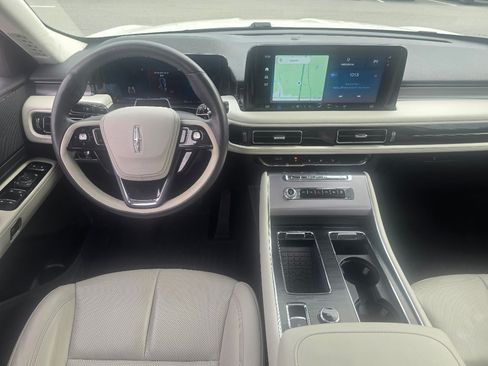 Used 2025 Lincoln Aviator AWD image 5
