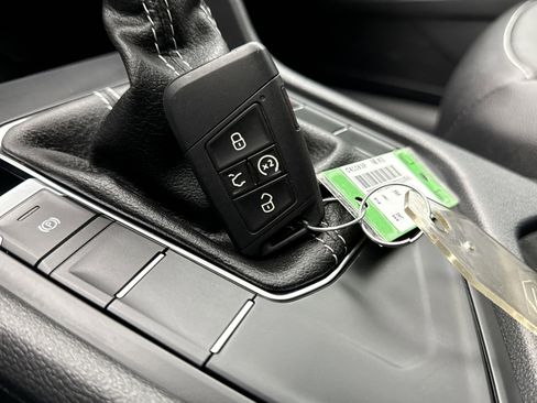 Used 2022 Volkswagen Taos SE image 23