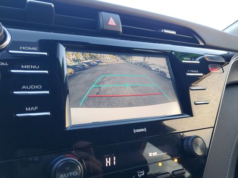 Used 2020 Toyota Camry SE image 17