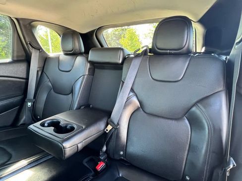 Used 2019 Jeep Cherokee Limited AWD/4WD image 39