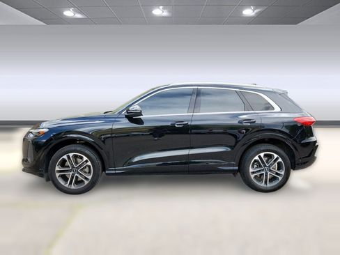 Used 2025 Audi Q5 Premium Plus w/ Premium Plus AWD/4WD image 2