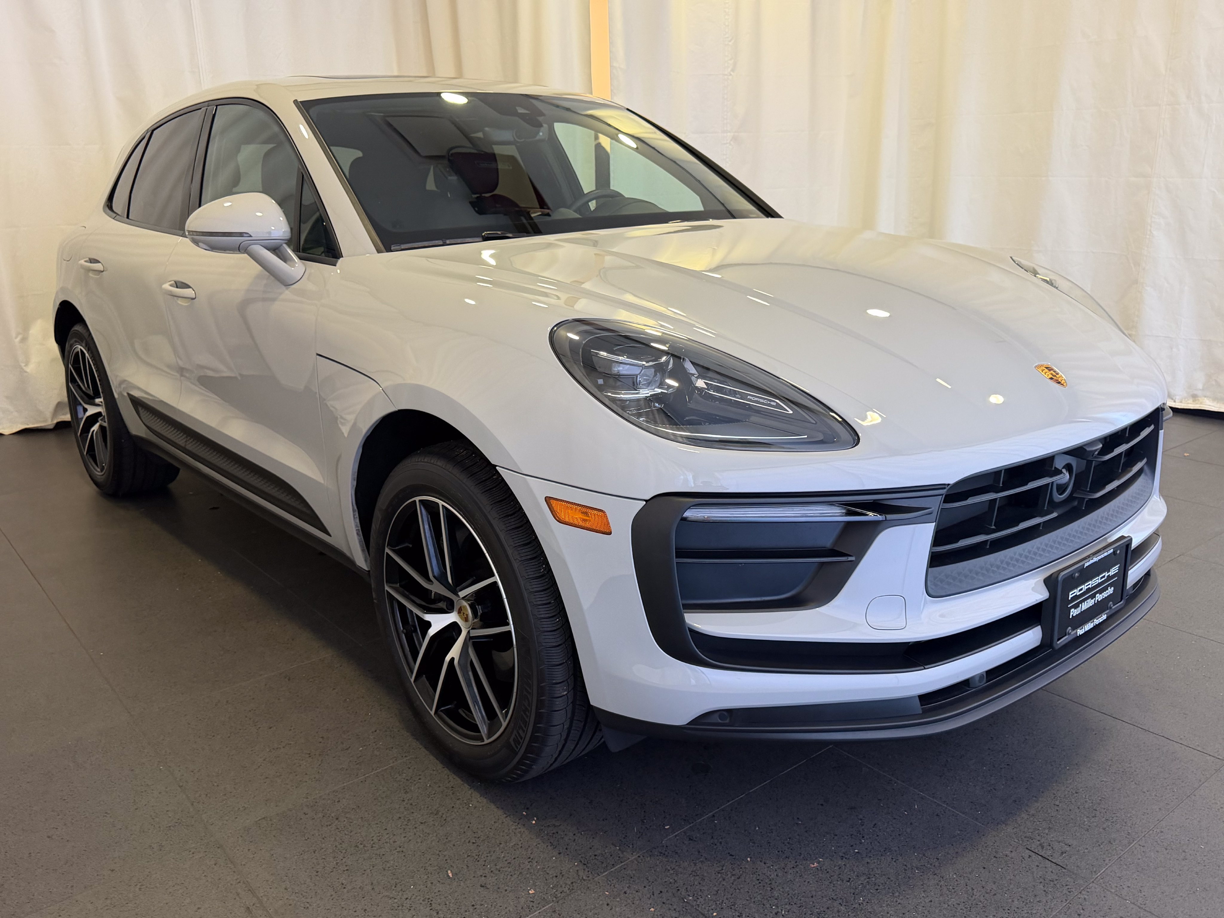 Certified 2026 Porsche Macan AWD/4WD image 7