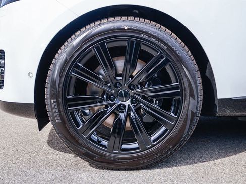 New 2026 Land Rover Range Rover SE image 9