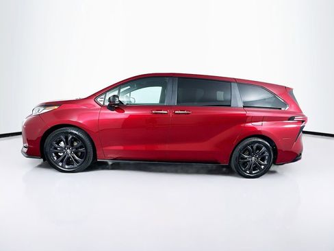 Used 2025 Toyota Sienna XSE FWD image 6