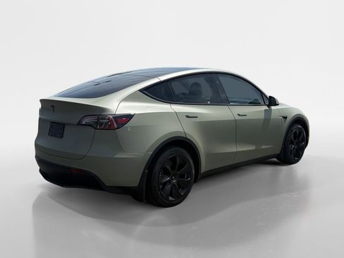 Used 2024 Tesla Model Y Long Range AWD/4WD image 5