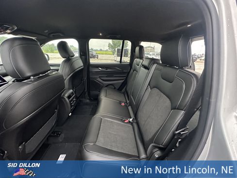 New 2025 Jeep Grand Cherokee Altitude image 15