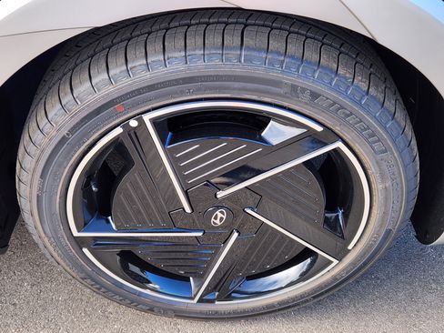 New 2026 Hyundai Ioniq 5 Limited image 16