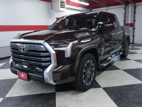 Used 2023 Toyota Tundra Limited w/ Power Package image 5